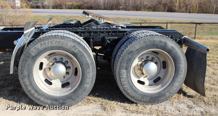 image for item BE9392 2013 Kenworth W900 semi truck