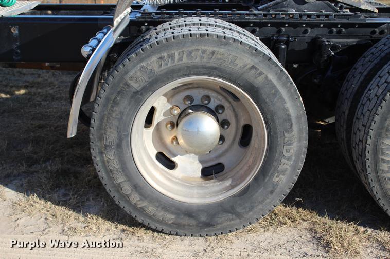 image for item BE9392 2013 Kenworth W900 semi truck