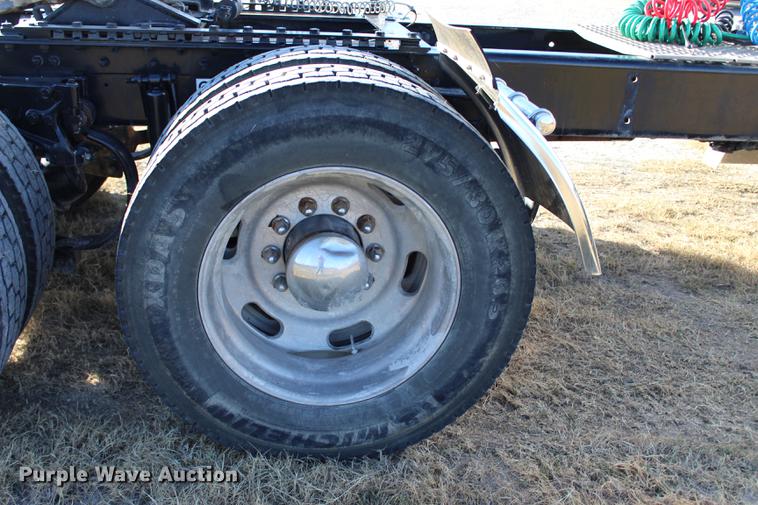 image for item BE9392 2013 Kenworth W900 semi truck