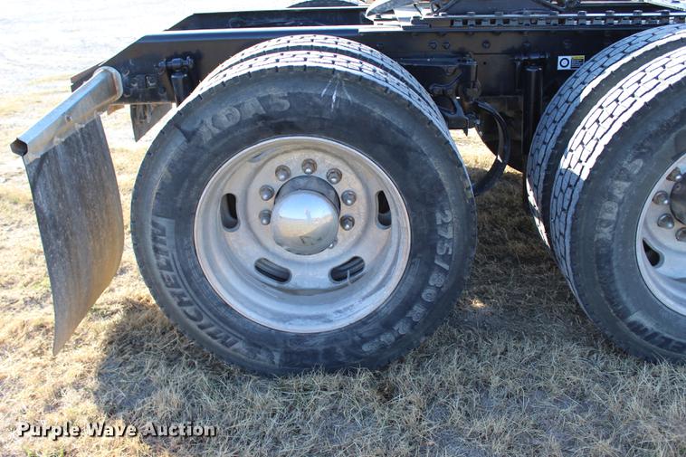 image for item BE9392 2013 Kenworth W900 semi truck