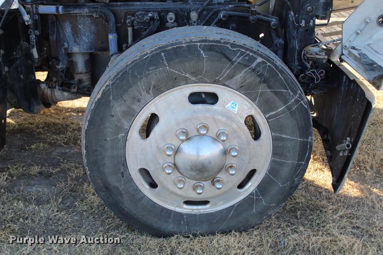 image for item BE9392 2013 Kenworth W900 semi truck