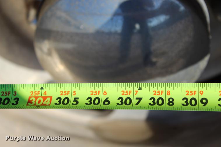 image for item BE9392 2013 Kenworth W900 semi truck