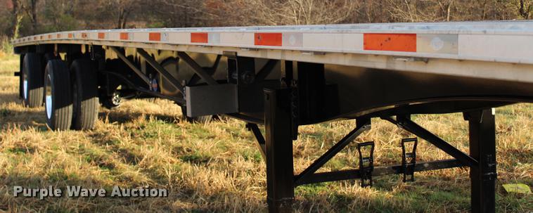 image for item BE9395 2017 Utility FS2CHA flatbed trailer