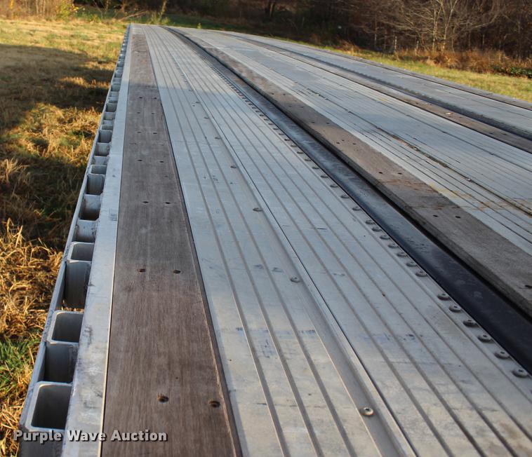 image for item BE9395 2017 Utility FS2CHA flatbed trailer