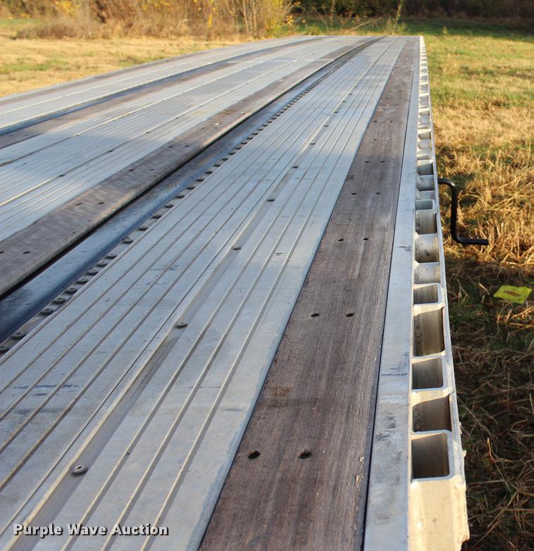 image for item BE9395 2017 Utility FS2CHA flatbed trailer