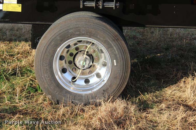 image for item BE9395 2017 Utility FS2CHA flatbed trailer