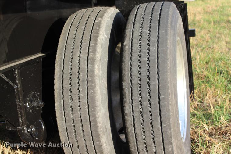 image for item BE9395 2017 Utility FS2CHA flatbed trailer