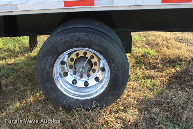 image for item BE9395 2017 Utility FS2CHA flatbed trailer