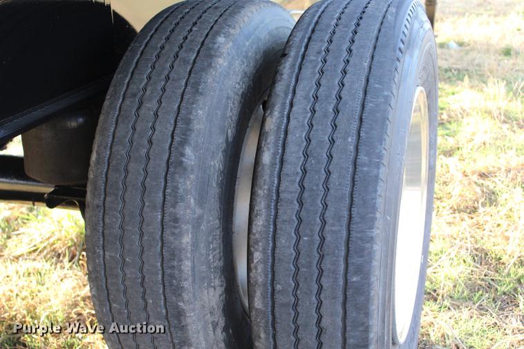 image for item BE9395 2017 Utility FS2CHA flatbed trailer