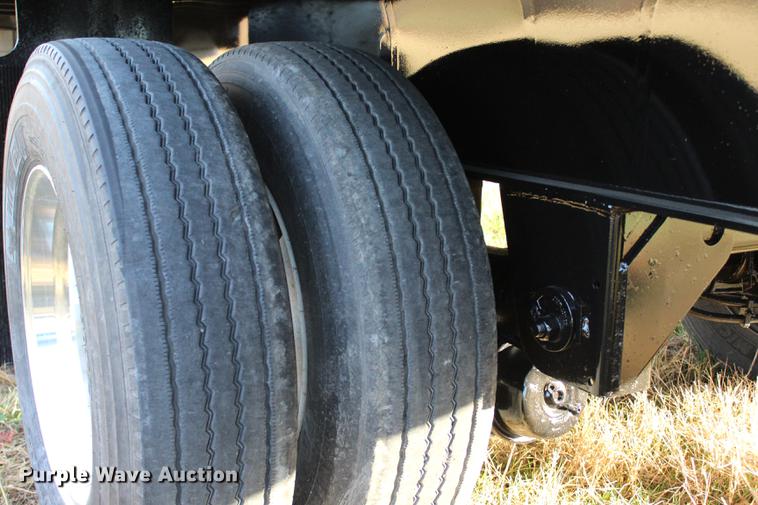 image for item BE9395 2017 Utility FS2CHA flatbed trailer