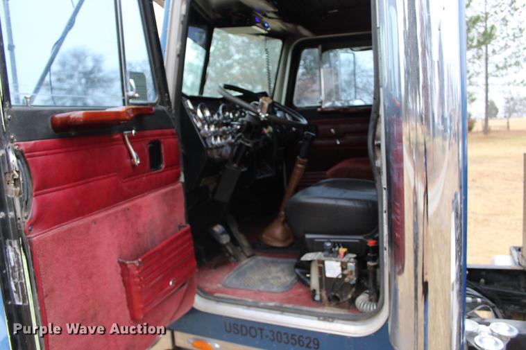 image for item BE9396 1992 Peterbilt 379 semi truck