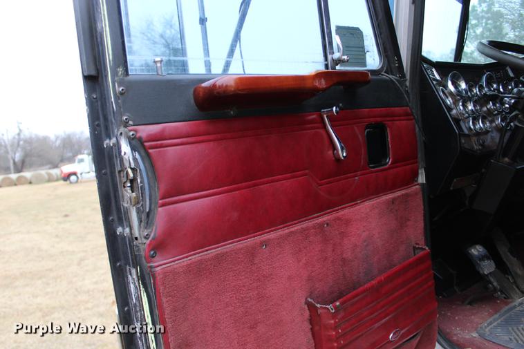 image for item BE9396 1992 Peterbilt 379 semi truck