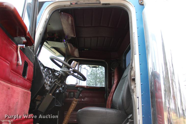 image for item BE9396 1992 Peterbilt 379 semi truck