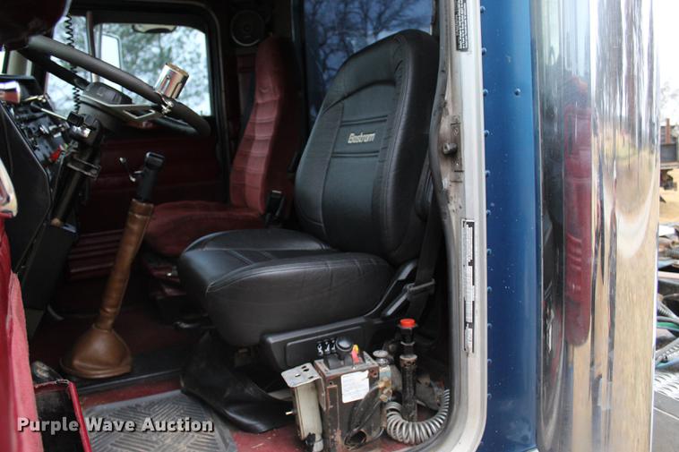 image for item BE9396 1992 Peterbilt 379 semi truck