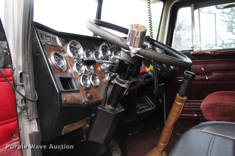 image for item BE9396 1992 Peterbilt 379 semi truck