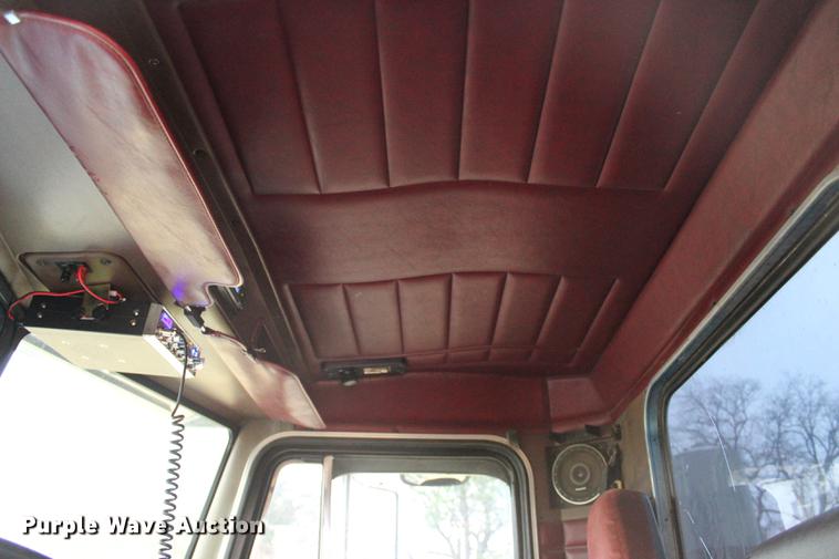 image for item BE9396 1992 Peterbilt 379 semi truck