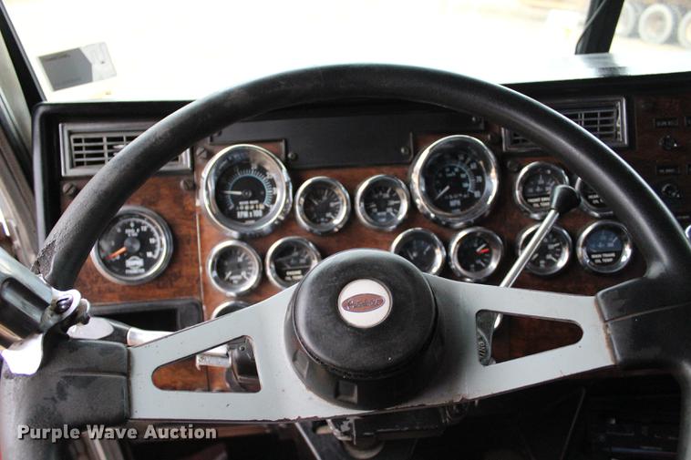 image for item BE9396 1992 Peterbilt 379 semi truck