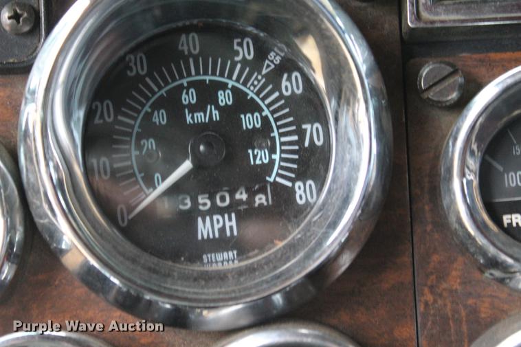 image for item BE9396 1992 Peterbilt 379 semi truck