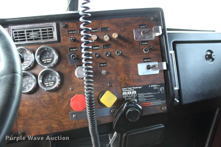 image for item BE9396 1992 Peterbilt 379 semi truck