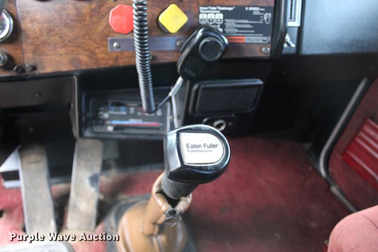 image for item BE9396 1992 Peterbilt 379 semi truck