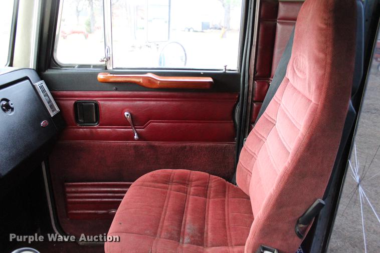 image for item BE9396 1992 Peterbilt 379 semi truck