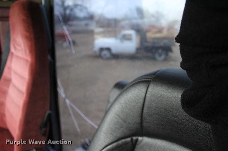 image for item BE9396 1992 Peterbilt 379 semi truck