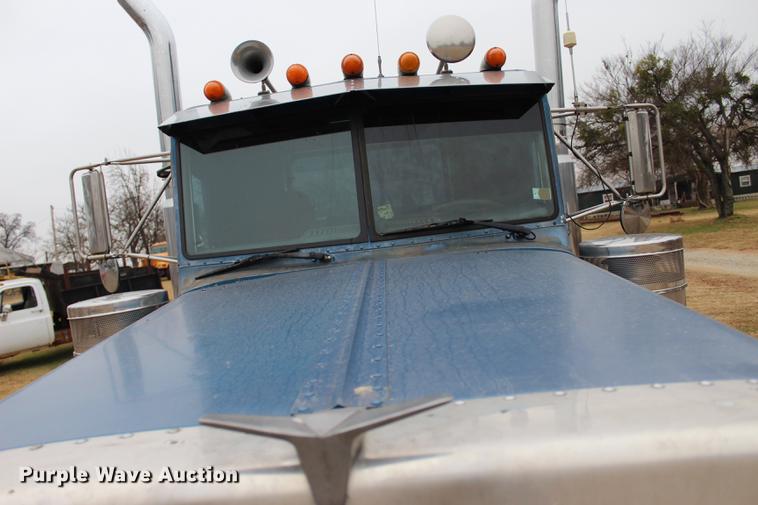 image for item BE9396 1992 Peterbilt 379 semi truck