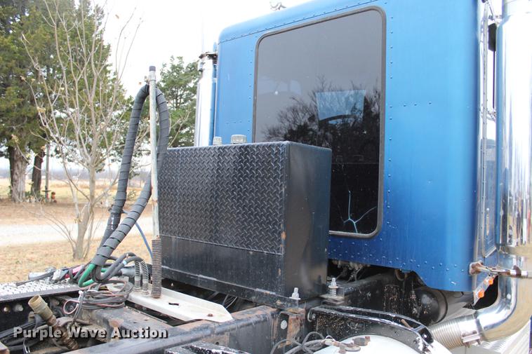 image for item BE9396 1992 Peterbilt 379 semi truck