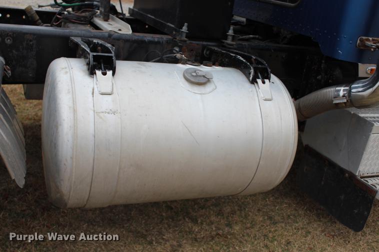 image for item BE9396 1992 Peterbilt 379 semi truck