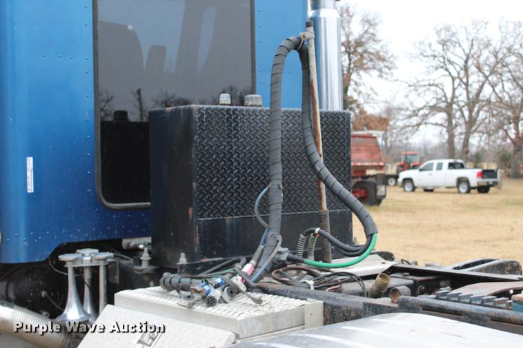 image for item BE9396 1992 Peterbilt 379 semi truck