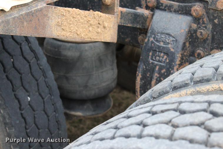 image for item BE9396 1992 Peterbilt 379 semi truck