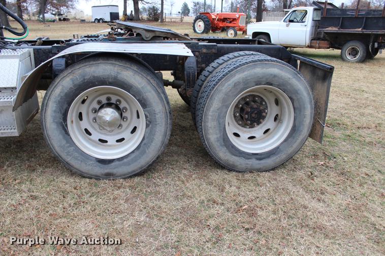 image for item BE9396 1992 Peterbilt 379 semi truck