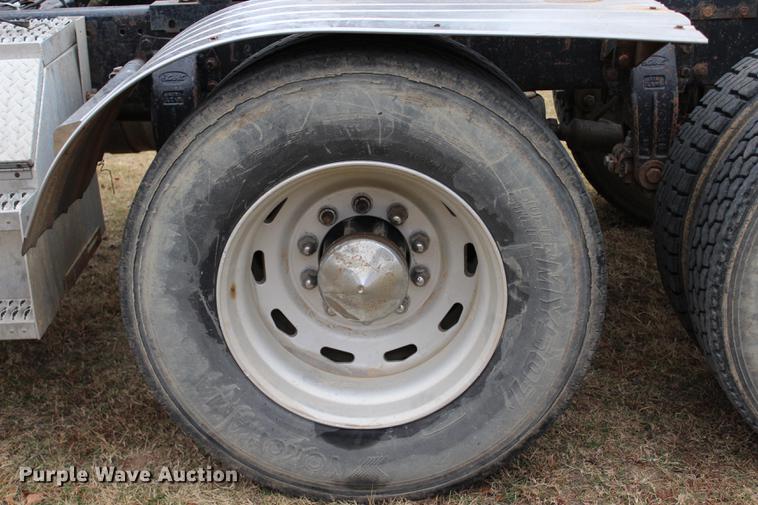 image for item BE9396 1992 Peterbilt 379 semi truck