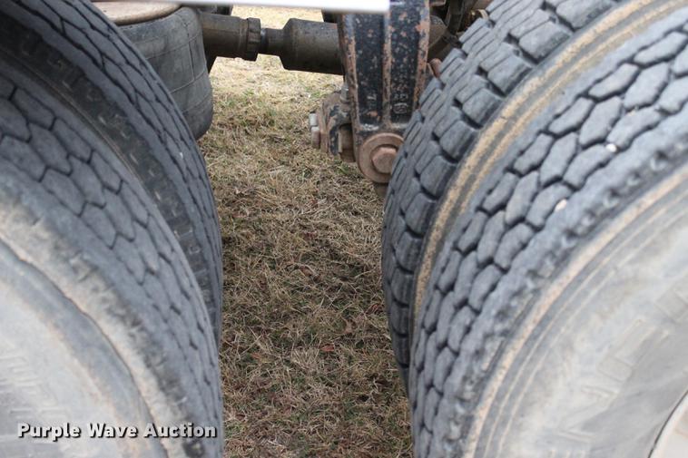 image for item BE9396 1992 Peterbilt 379 semi truck