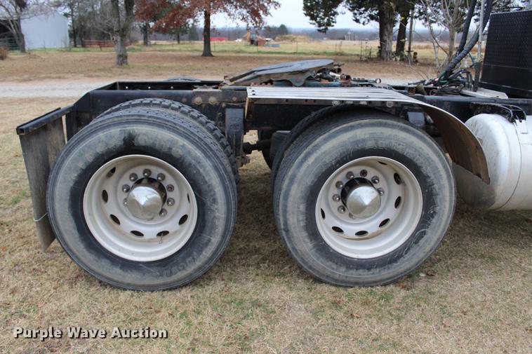 image for item BE9396 1992 Peterbilt 379 semi truck