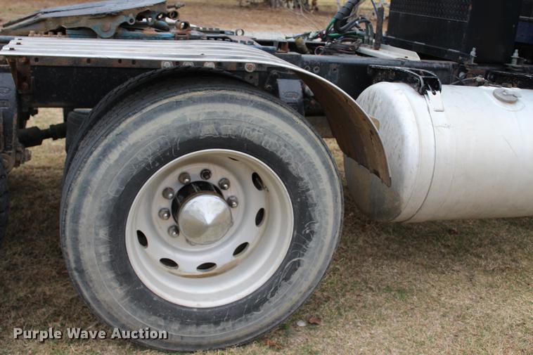 image for item BE9396 1992 Peterbilt 379 semi truck