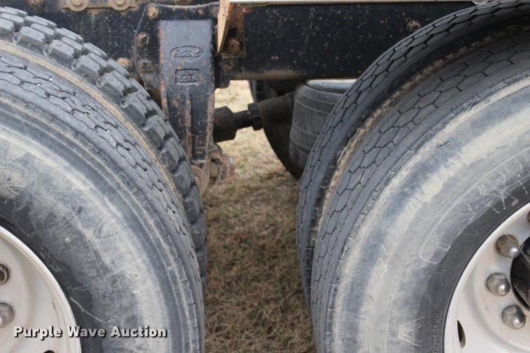 image for item BE9396 1992 Peterbilt 379 semi truck