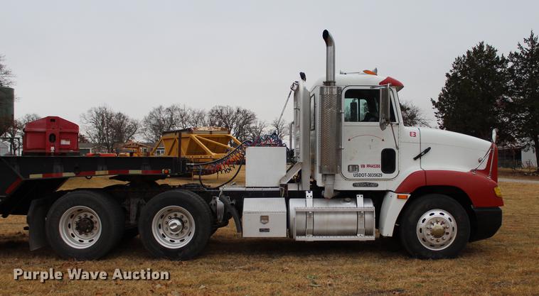 image for item BE9399 1993 Freightliner FLD112 semi truck