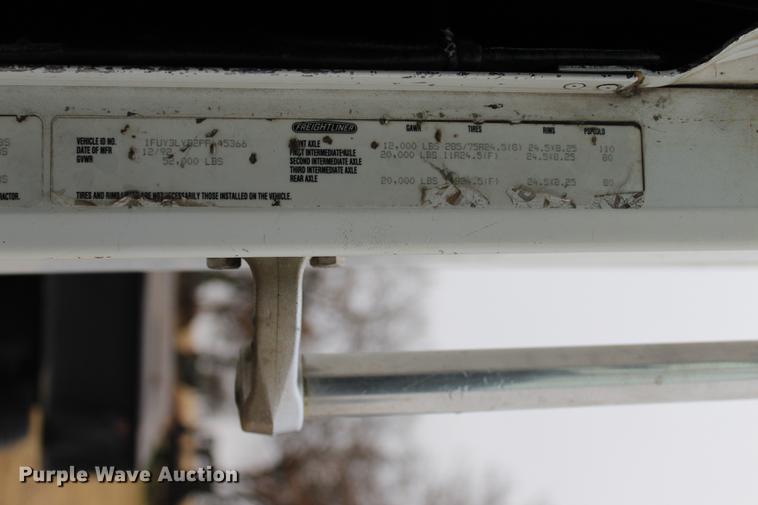 image for item BE9399 1993 Freightliner FLD112 semi truck