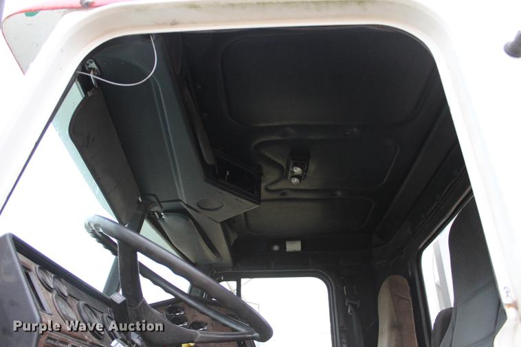 image for item BE9399 1993 Freightliner FLD112 semi truck