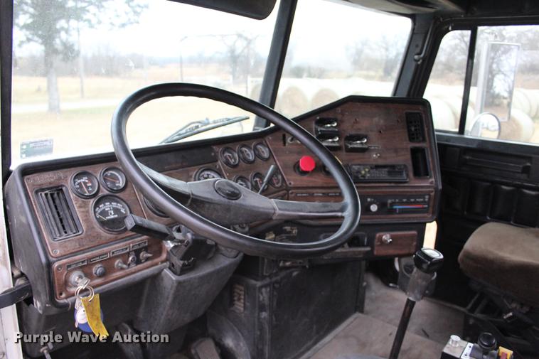 image for item BE9399 1993 Freightliner FLD112 semi truck