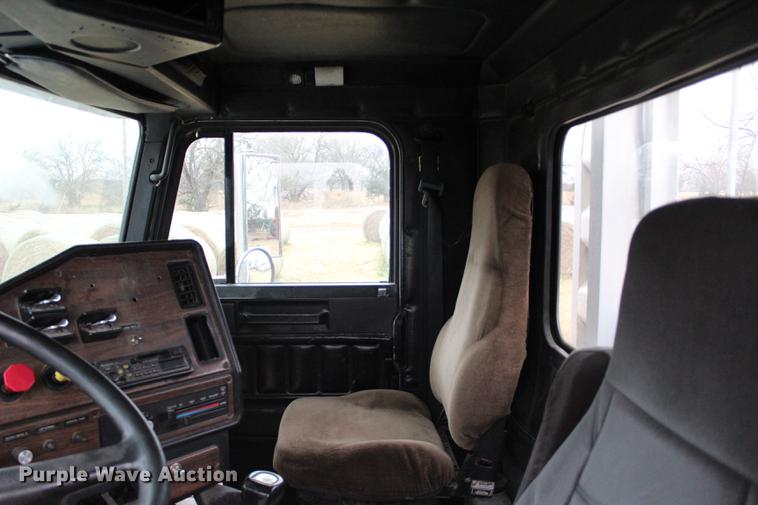 image for item BE9399 1993 Freightliner FLD112 semi truck