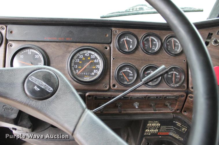 image for item BE9399 1993 Freightliner FLD112 semi truck