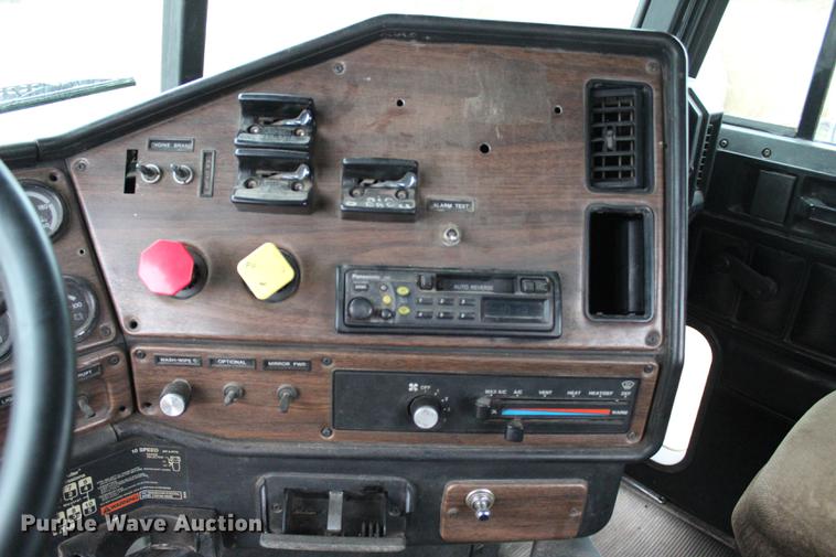 image for item BE9399 1993 Freightliner FLD112 semi truck