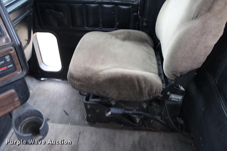 image for item BE9399 1993 Freightliner FLD112 semi truck