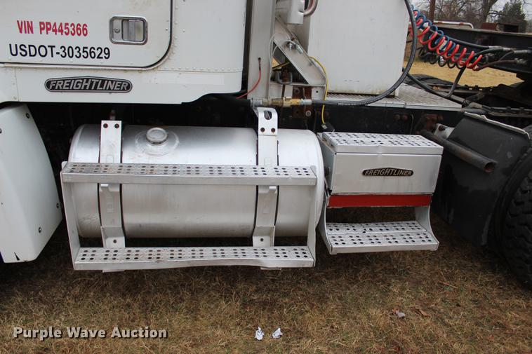 image for item BE9399 1993 Freightliner FLD112 semi truck