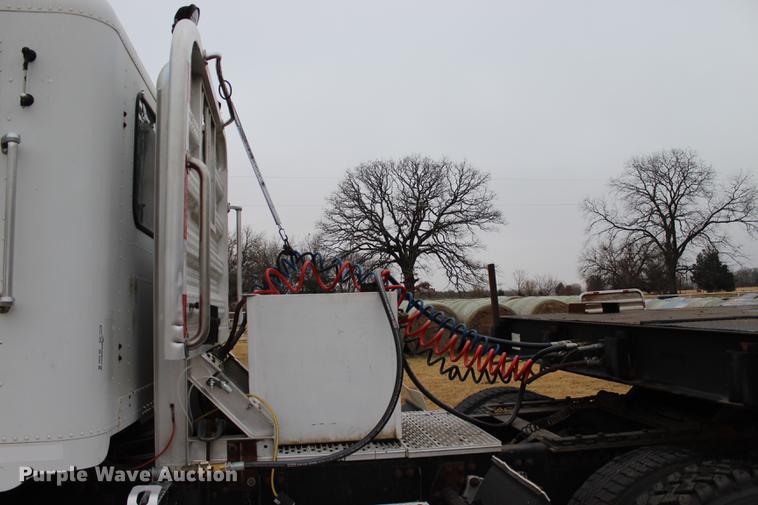 image for item BE9399 1993 Freightliner FLD112 semi truck