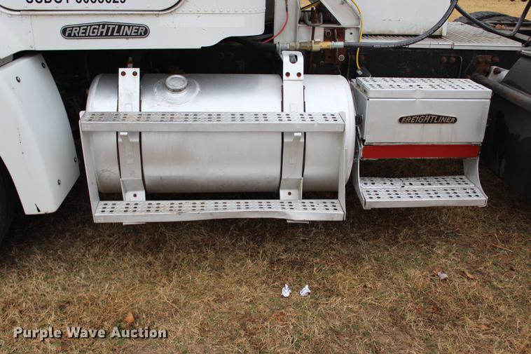 image for item BE9399 1993 Freightliner FLD112 semi truck