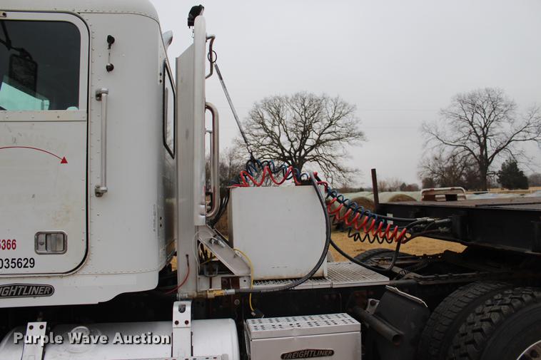 image for item BE9399 1993 Freightliner FLD112 semi truck