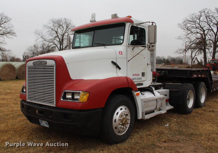 image for item BE9399 1993 Freightliner FLD112 semi truck